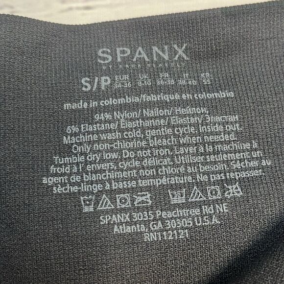 SPANX Look at Me Now Seamless Black Camouflage Legging Womens Small Camo Nylon - Picture 3 of 10